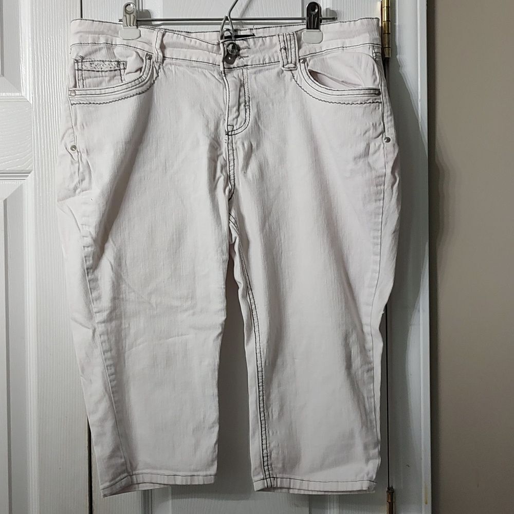 Jane Doe white cropped capris  Sz 18 EUC